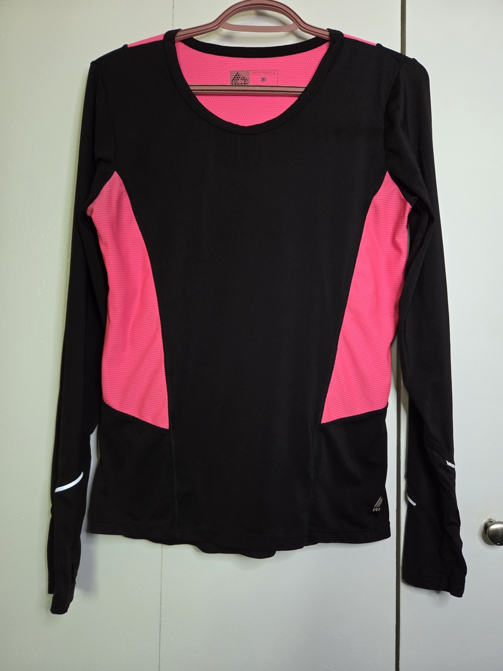 RBX Women’s S Long-Sleeve Performance Top - Black & Hot Pink